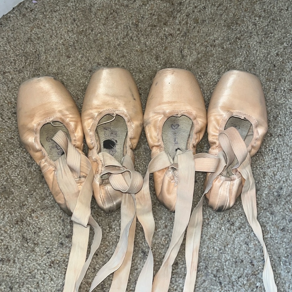 Old pointe shoes with ribbons and elastic